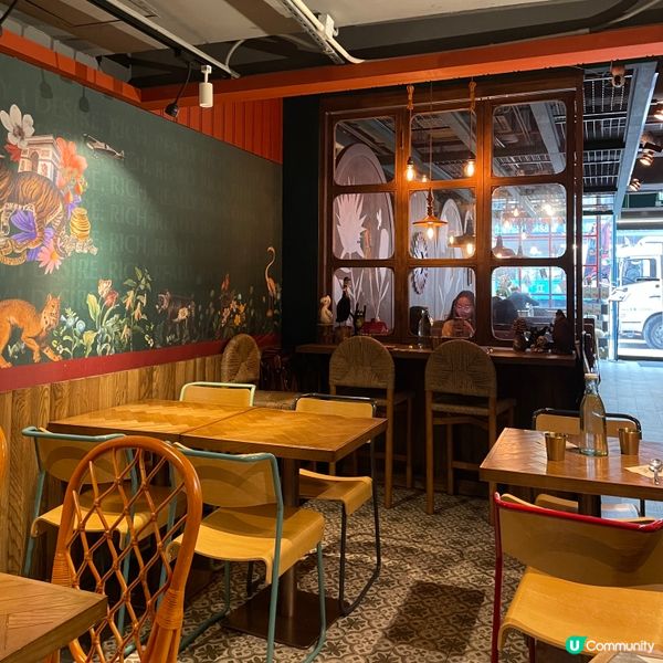 銅鑼灣•玩味打卡英倫風舊書店Cafe