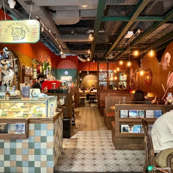 銅鑼灣•玩味打卡英倫風舊書店Cafe