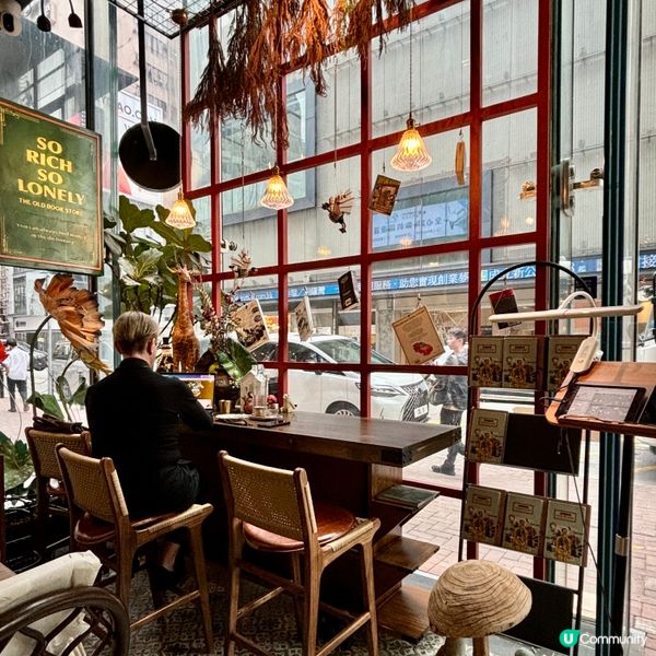 銅鑼灣•玩味打卡英倫風舊書店Cafe