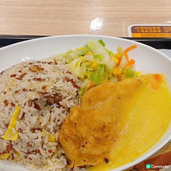 香煎雞胸粟米汁紅米炒飯