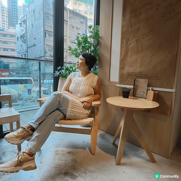 位於土瓜灣啟岸巷子內嘅茶閒裡，由兩位少女主理，環境舒適，好多...