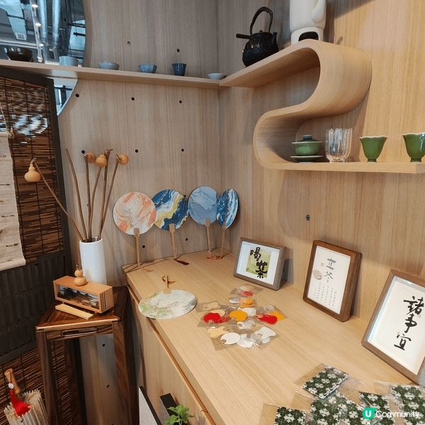 位於土瓜灣啟岸巷子內嘅茶閒裡，由兩位少女主理，環境舒適，好多...