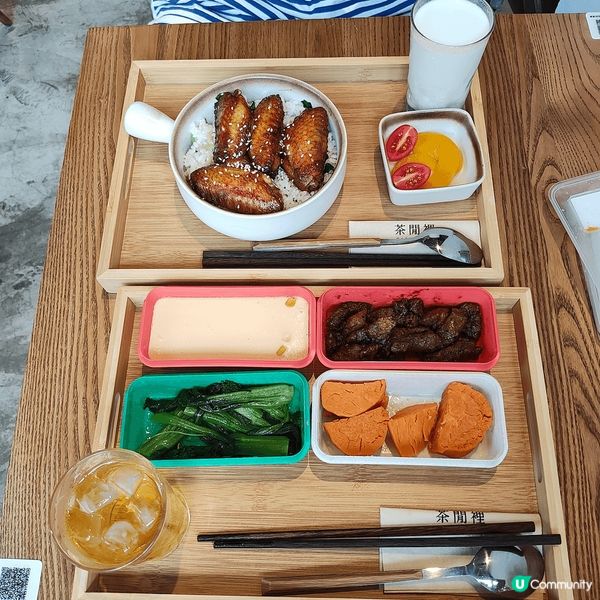 位於土瓜灣啟岸巷子內嘅茶閒裡，由兩位少女主理，環境舒適，好多...