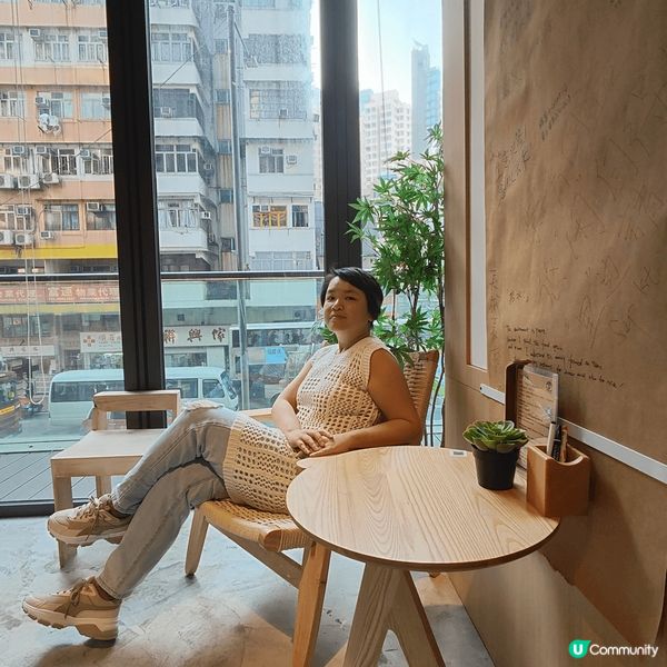 位於土瓜灣啟岸巷子內嘅茶閒裡，由兩位少女主理，環境舒適，好多...