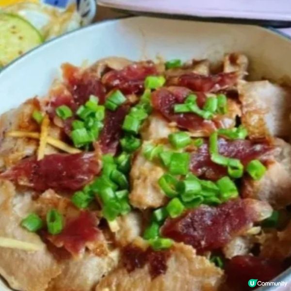 臘腸豬頸肉煲仔飯