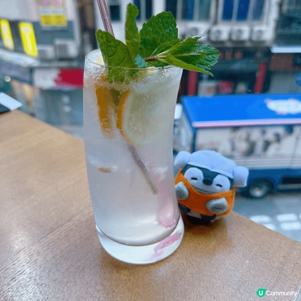 今次黎到尖沙咀依間，充滿聖誕氣氛嘅Goobne Chicke...