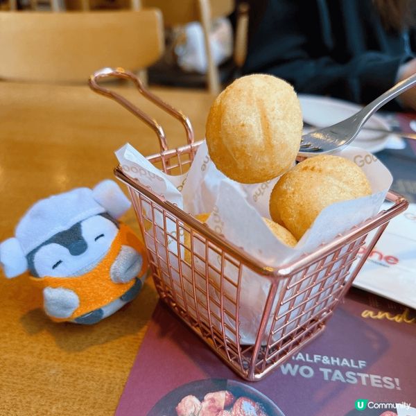 今次黎到尖沙咀依間，充滿聖誕氣氛嘅Goobne Chicke...