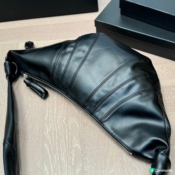 Lemaire 大黑皮牛角包「Funbid」