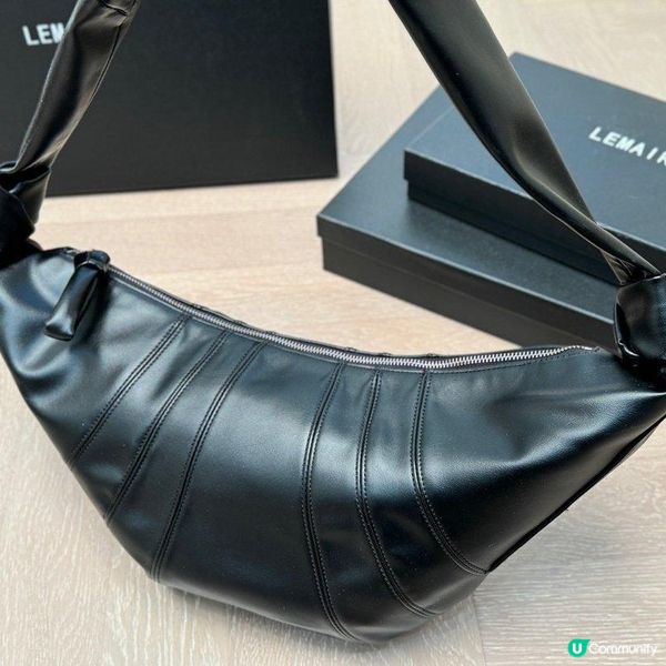 Lemaire 大黑皮牛角包「Funbid」