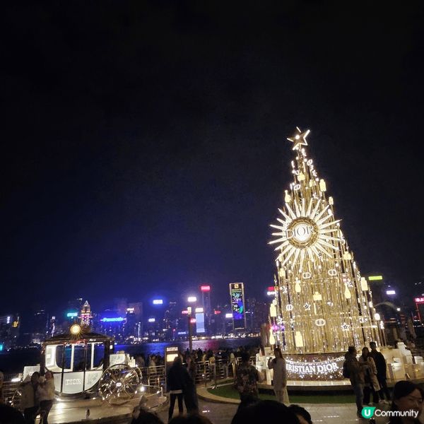 聖誕佳節到尖東海旁夜跑可以同步欣賞燈飾，怕凍的朋友可以去逛商...