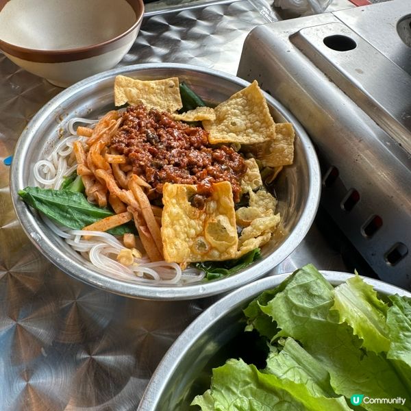 麻辣豬手牛雜螺絲粉煲