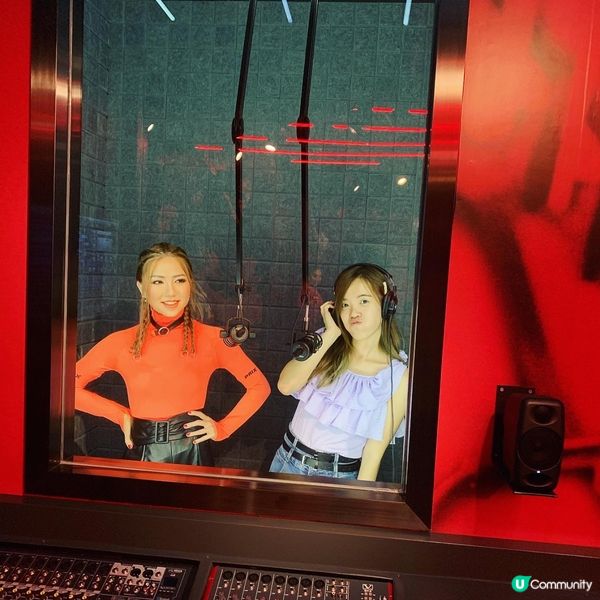 ## 📸 香港杜莎夫人蠟像館，同巨星影合照！🤩