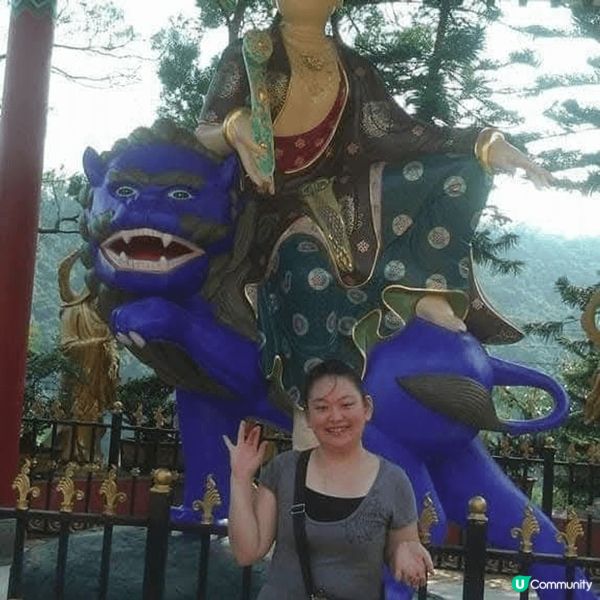 香港是一個購物天堂，但我選擇沙田萬佛寺，拜神，求觀音保佑合家...