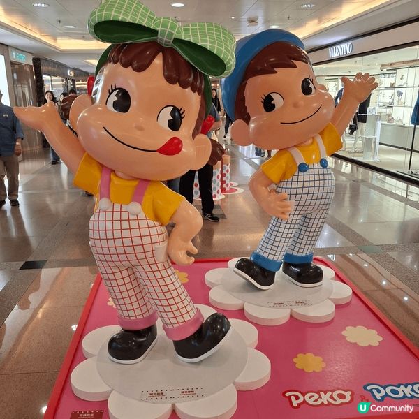 4米高的牛奶妹及牛奶仔聖誕樹，充滿俏皮魅力，非常吸晴，同場還...