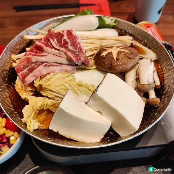 三代目喺荃灣、北角同寶林都都分店。黑紅配色嘅裝潢，好有日本f...