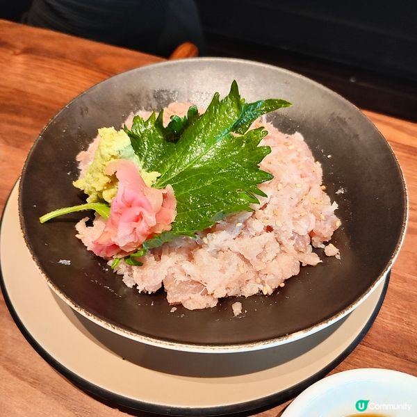 三代目喺荃灣、北角同寶林都都分店。黑紅配色嘅裝潢，好有日本f...