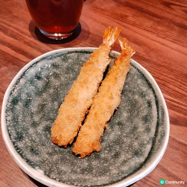 三代目喺荃灣、北角同寶林都都分店。黑紅配色嘅裝潢，好有日本f...