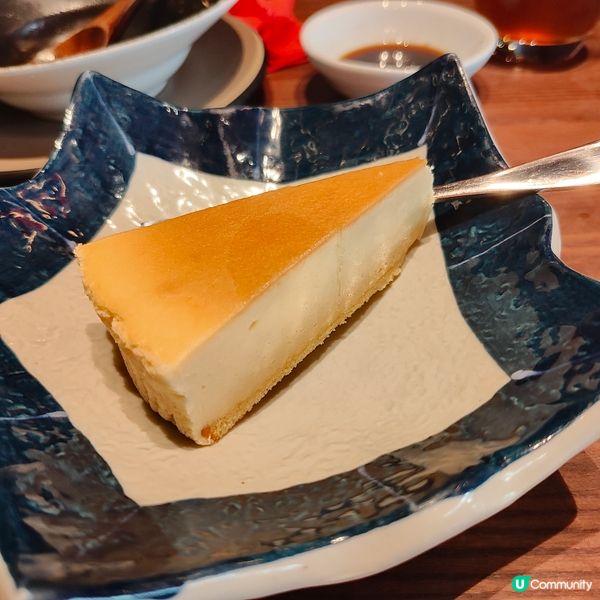 三代目喺荃灣、北角同寶林都都分店。黑紅配色嘅裝潢，好有日本f...