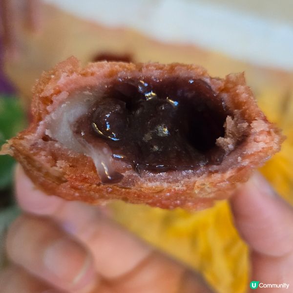 呢個黃金脆薯牛堡🐂唔太辣,嗰黑椒都幾惹味,加埋紅豆麻糬批都幾...