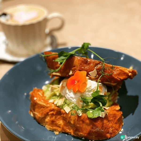 餐廳以日式簡約設計，今人舒心放鬆，木系椅凳梳發和風十足，打卡...