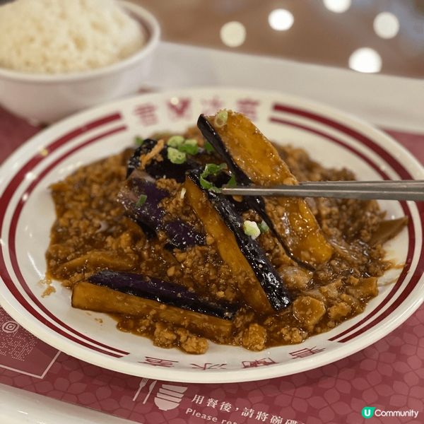 餐廳超近地鐵站, 食物種類多元化亦經濟實惠, 每日6點前仲有...