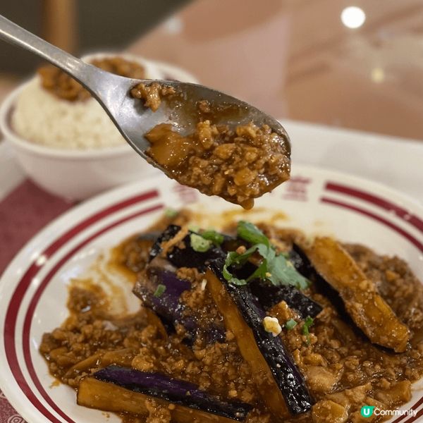 餐廳超近地鐵站, 食物種類多元化亦經濟實惠, 每日6點前仲有...