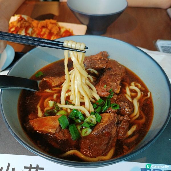 荔枝角黑布小巷😋