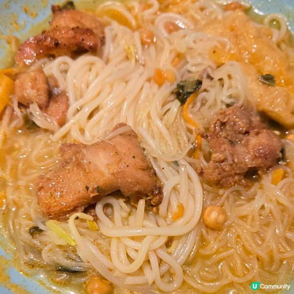 下午茶惹味雞件酸辣米線