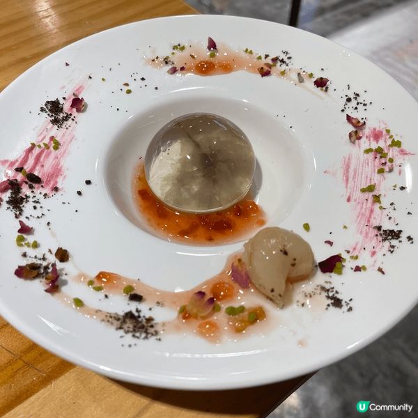 日本真係成日有好多特色美食，呢個用真抹茶粉製作嘅雪糕非常香濃...