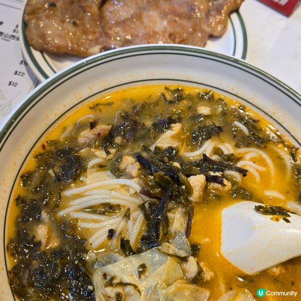 春田冰室😄豬扒酸酸辣辣米線😋