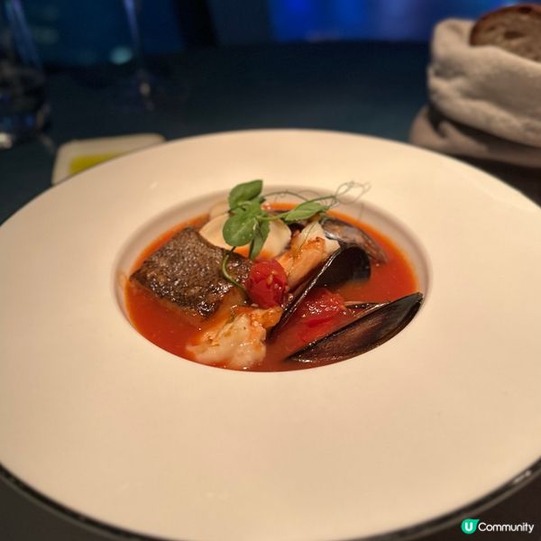 頂樓落地大玻璃．嘆180°維港夜景