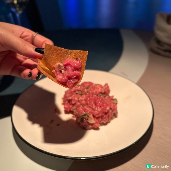 頂樓落地大玻璃．嘆180°維港夜景