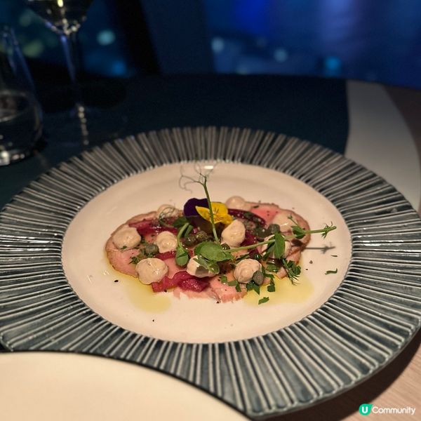 頂樓落地大玻璃．嘆180°維港夜景