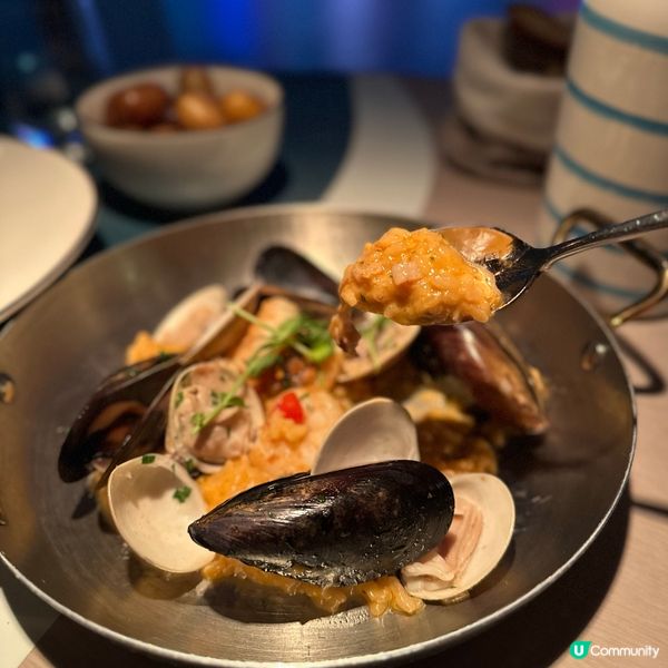 頂樓落地大玻璃．嘆180°維港夜景