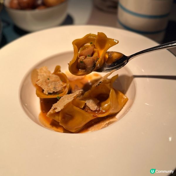 頂樓落地大玻璃．嘆180°維港夜景