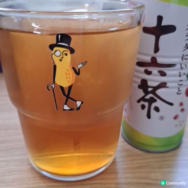 十六茶配上花生先生嘅玻璃杯,另類打卡!｡旅行就係為左影特別打...