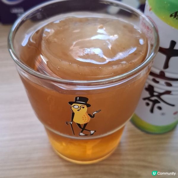 十六茶配上花生先生嘅玻璃杯,另類打卡!｡旅行就係為左影特別打...