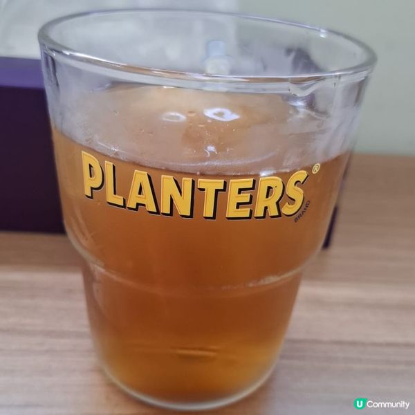 十六茶配上花生先生嘅玻璃杯,另類打卡!｡旅行就係為左影特別打...
