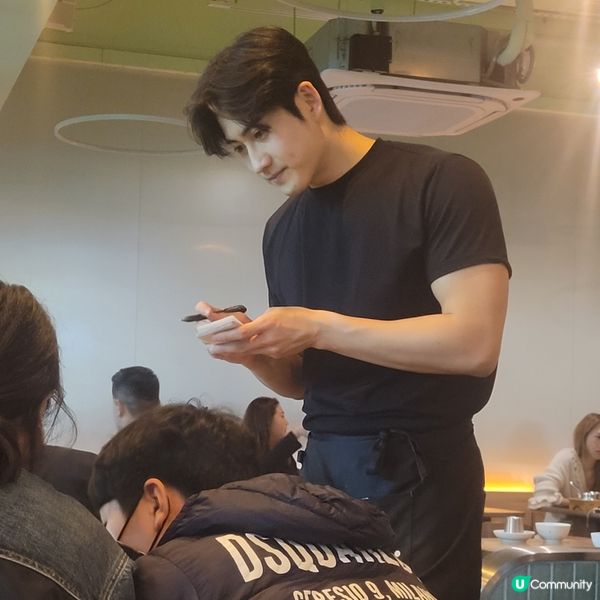 炮台山韓國餐廳靚仔店員😍  烤牛肉拼盤必試🤤