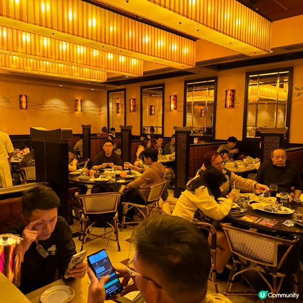 👶🏻的第一個聖誕～去尖沙咀睇燈飾前，先去醫醫肚😌諗咗好耐有咩...