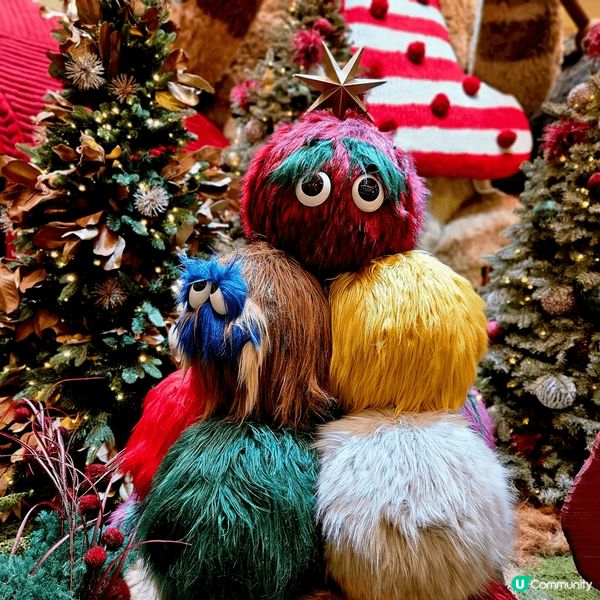 今年港九各大商場的聖誕裝飾，個人覺得金鐘太古廣場的毛毛怪們最...