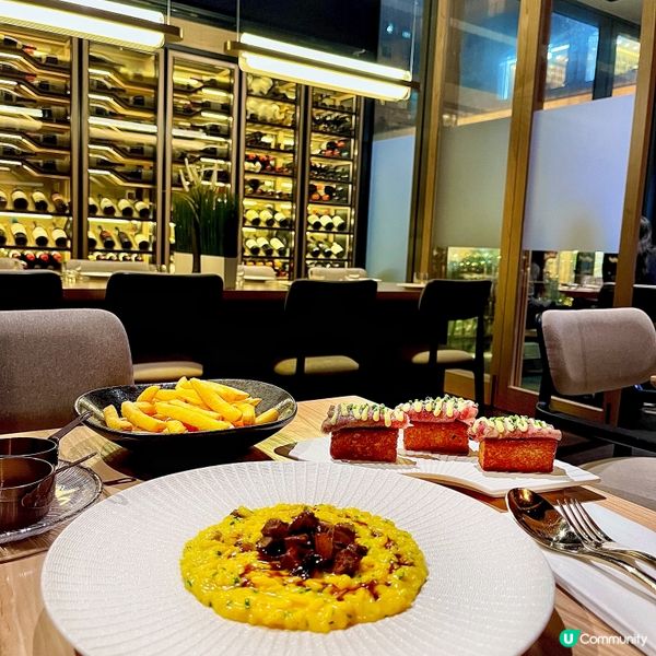 傢俬舖旁的摩登酒館🍷