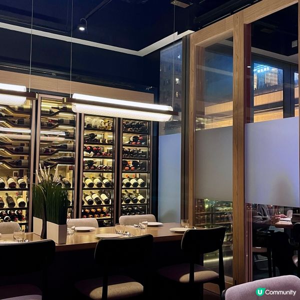 傢俬舖旁的摩登酒館🍷