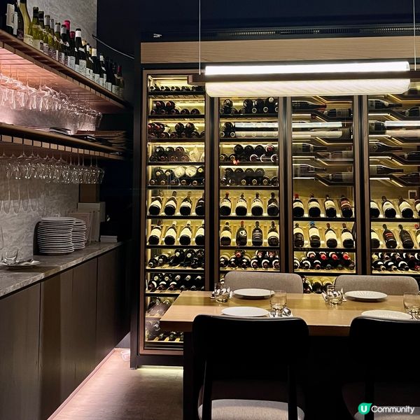 傢俬舖旁的摩登酒館🍷