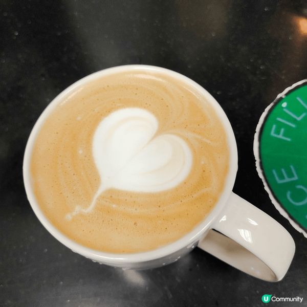 以上3杯咖啡係我自己親手製作的咖啡，運用咗拉花技巧及有心形款...