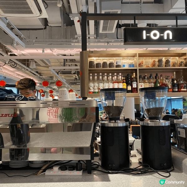 中環街市 Central Market內嘅咖啡店 I-O-N...