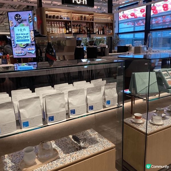 中環街市 Central Market內嘅咖啡店 I-O-N...