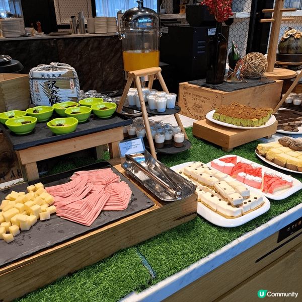 底食自助餐。時間任座。環境清靜。