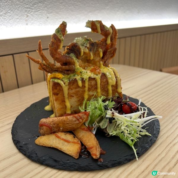 金沙軟殼蟹三文魚子海鮮沙律盒子吐司