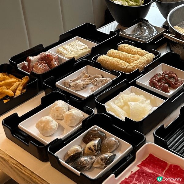 餐廳環境好闊落, 有19款唔同的養生湯底選擇, 適合不同口味...